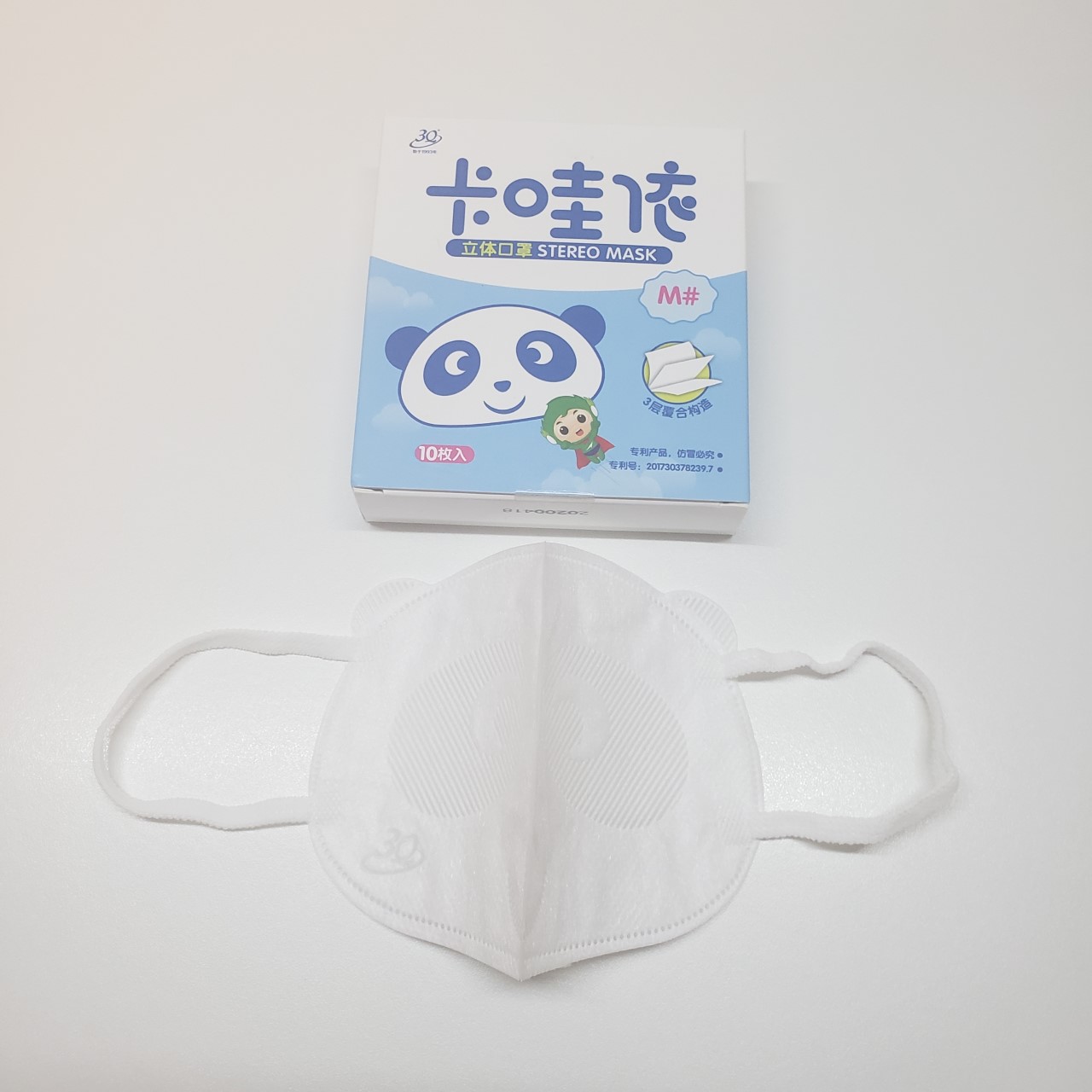 caja y mascarilla Panda